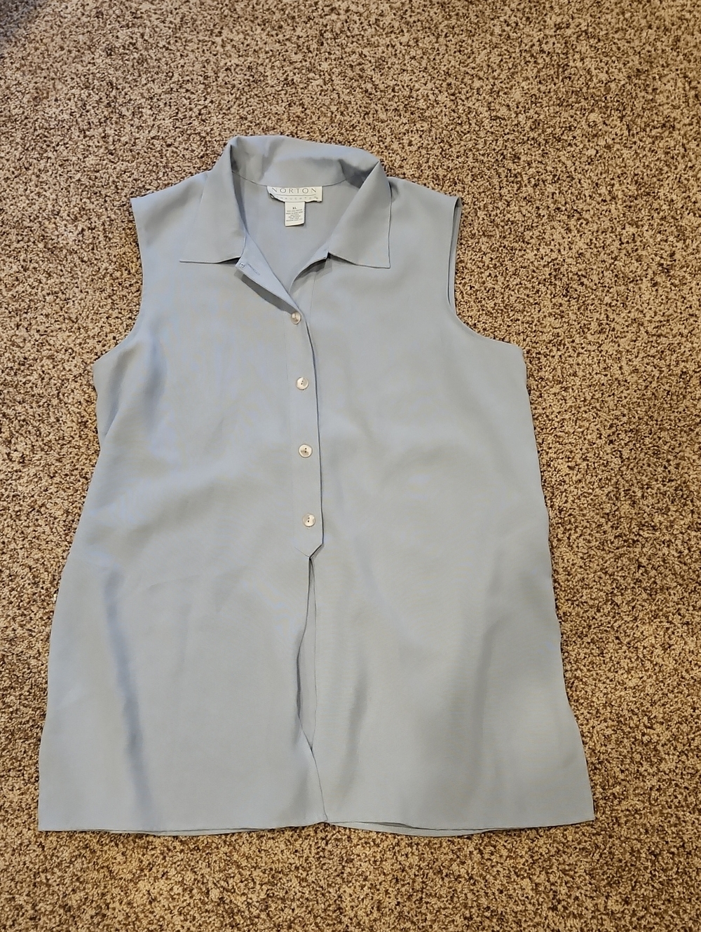 Norton McNaughton Sleeveless Collared Button-Front Top in Light Blue